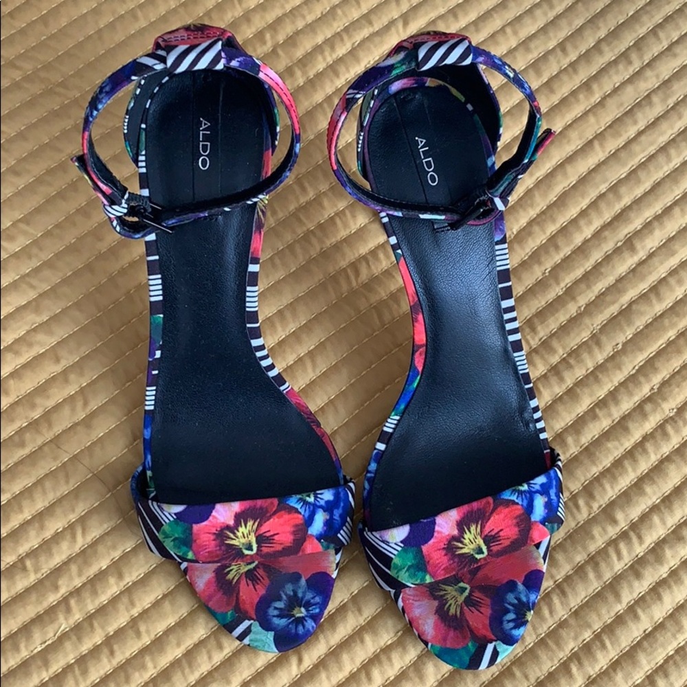 Pretty floral heeled sandal